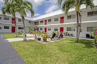 402 Lake Shore Dr, West Palm Beach, FL 33403 - Photo 1