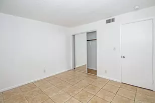 402 Lake Shore Dr, West Palm Beach, FL 33403 - Photo 13