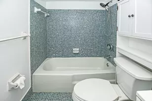 402 Lake Shore Dr, West Palm Beach, FL 33403 - Photo 11