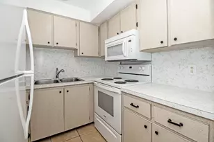 402 Lake Shore Dr, West Palm Beach, FL 33403 - Photo 7