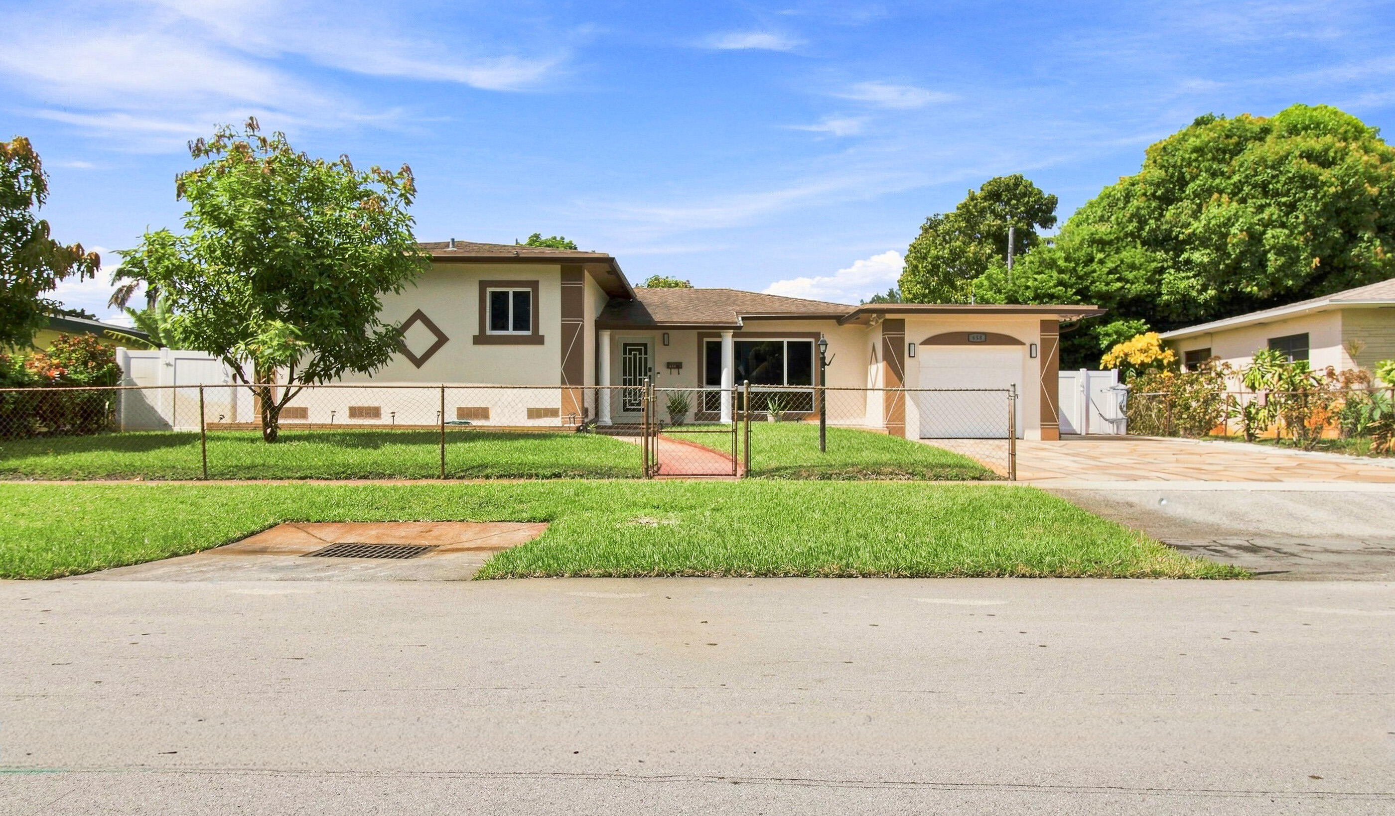 655 W Melrose Cir - 655 W Melrose Cir, Fort Lauderdale, FL 33312 Luxury Property | Jose Angel Pina