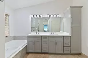 19200 NW 24th Ct, Pembroke Pines, FL 33029 - Photo 13