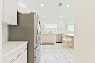 19200 NW 24th Ct, Pembroke Pines, FL 33029 - Photo 11