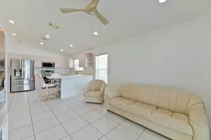 19200 NW 24th Ct, Pembroke Pines, FL 33029 - Photo 7
