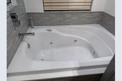 19200 NW 24th Court, Pembroke Pines, FL 33029 - Photo 15