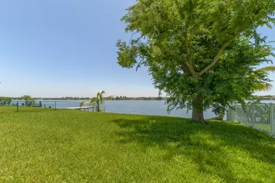 19200 NW 24th Court, Pembroke Pines, FL 33029 - Photo 23