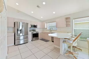19200 NW 24th Ct, Pembroke Pines, FL 33029 - Photo 11