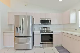 19200 NW 24th Ct, Pembroke Pines, FL 33029 - Photo 9