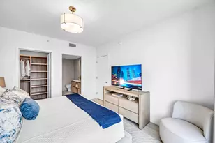 77 SE 5th St, Miami, FL 33131 - Photo 25