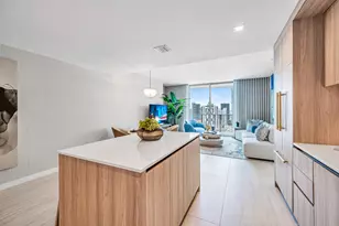 77 SE 5th St, Miami, FL 33131 - Photo 15