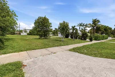 233 S Swinton Avenue, Delray Beach, FL 33444 - Photo 1