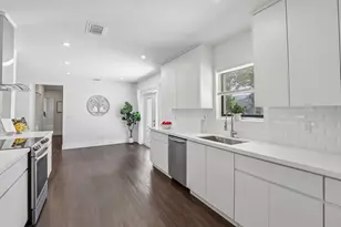 1040 NW 149th St, Miami, FL 33168 - Photo 3