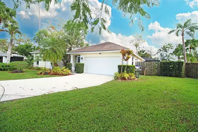896 Rose Court, Wellington, FL 33414 - Photo 3