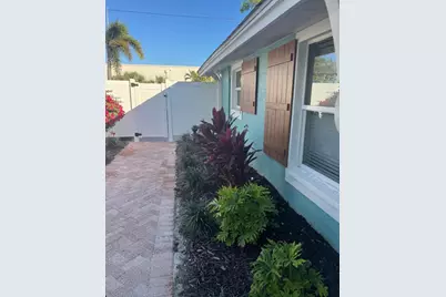 3204 6th Avenue, Holmes Beach, FL 34217 - Photo 3