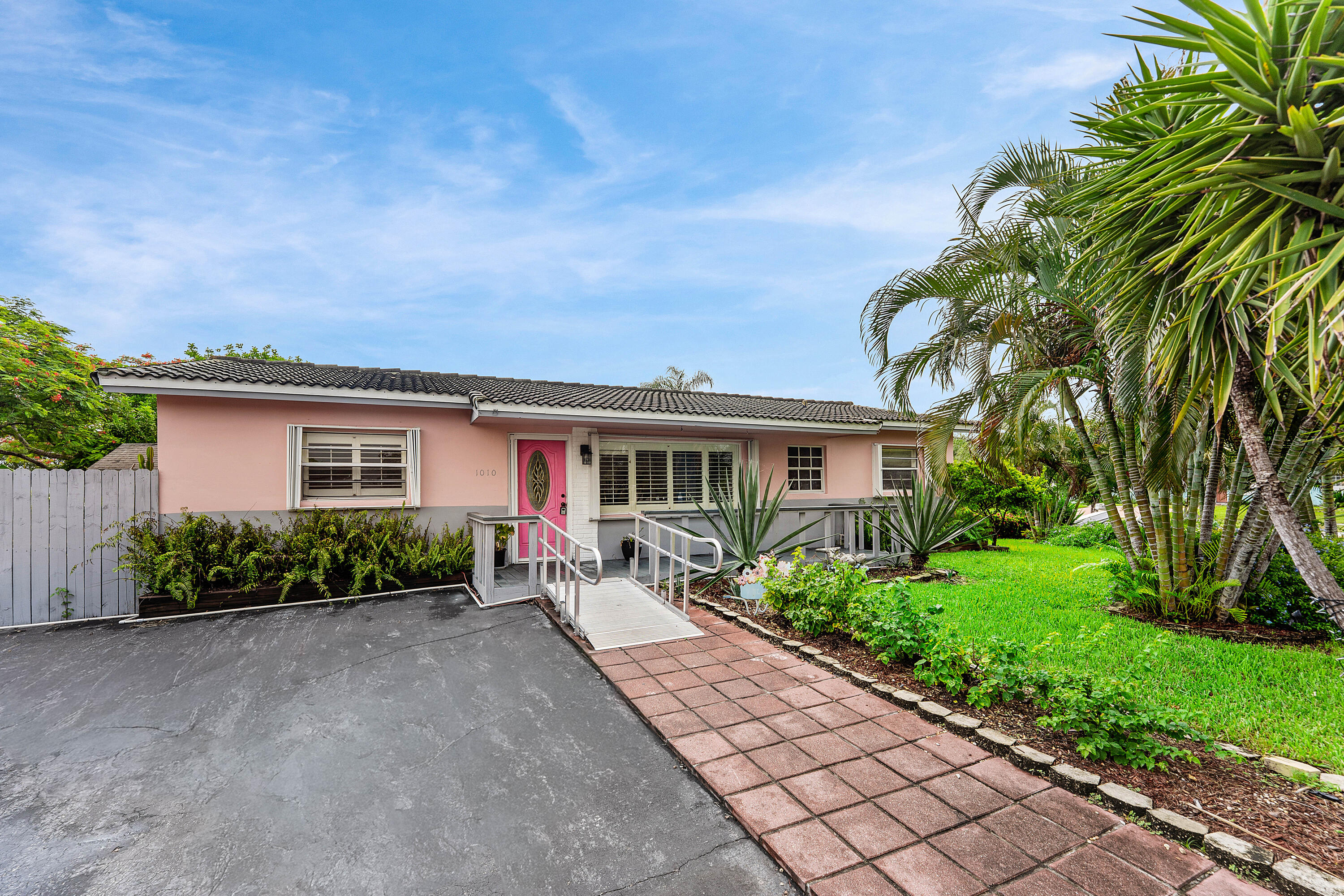 1010 SW 6th Ave - 1010 SW 6th Ave, Deerfield Beach, FL 33441 Luxury Property | Jose Angel Pina