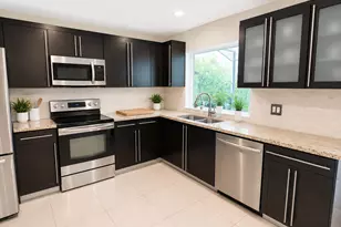 10601 NW 7th Pl, Coral Springs, FL 33071 - Photo 5