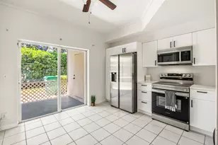 9872 NW 56th Pl, Coral Springs, FL 33076 - Photo 3