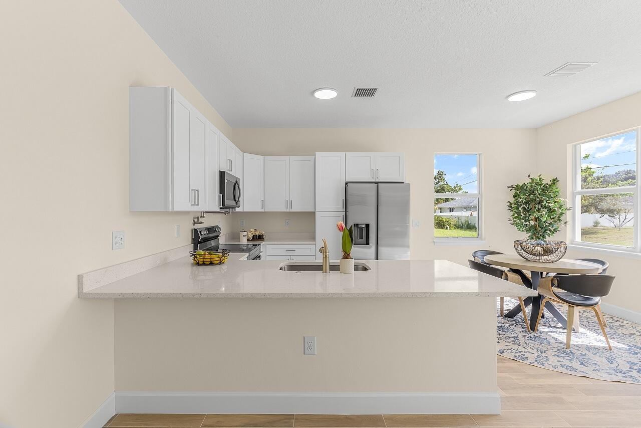 8526 102nd Ct main architectural view