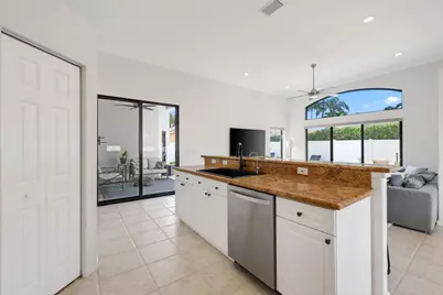 6373 Shadow Creek Village Circle, Lake Worth, FL 33463 - Photo 13