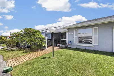 4450 Lucerne Villas Lane, Lake Worth, FL 33467 - Photo 5