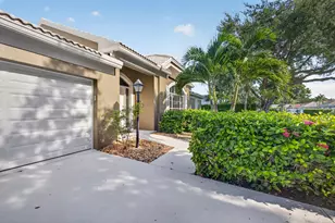 1011 Woodfield Cir, Palm Beach Gardens, FL 33418 - Photo 3