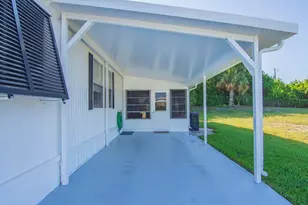 385 NE Jade Cir, Jensen Beach, FL 34957 - Photo 3
