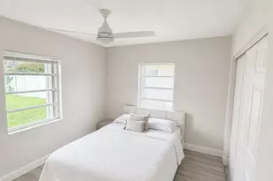4730 NE 3rd Ave, Oakland Park, FL 33334 - Photo 9