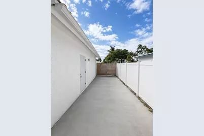 4730 NE 3rd Avenue, Oakland Park, FL 33334 - Photo 11