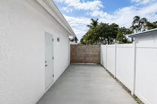 4730 NE 3rd Ave, Oakland Park, FL 33334 - Photo 13