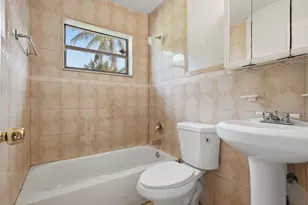 980 NW 183rd St, Miami Gardens, FL 33169 - Photo 11