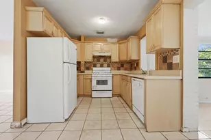 980 NW 183rd St, Miami Gardens, FL 33169 - Photo 7