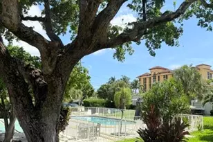 2060 NE 1st St, Deerfield Beach, FL 33441 - Photo 23