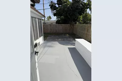 80 NE 48th Street, Oakland Park, FL 33334 - Photo 17
