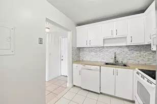 9300 SW 8th St, Boca Raton, FL 33428 - Photo 3