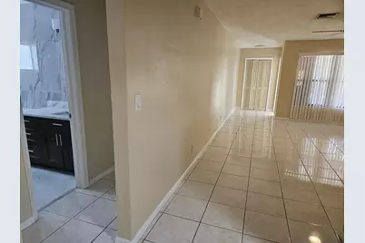 7910 NW 70th Court, Tamarac, FL 33321 - Photo 5