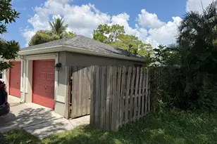 14011 Veronica Ct, Wellington, FL 33414 - Photo 3
