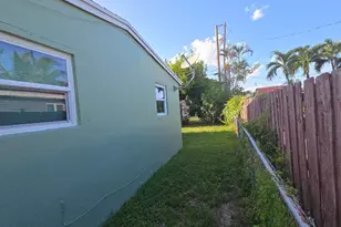 911 NE 58th St, Oakland Park, FL 33334 - Photo 17
