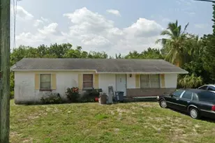 8523 SE Pettway St, Hobe Sound, FL 33455 - Photo 1