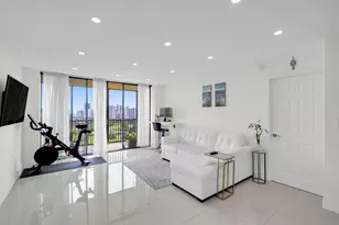 20335 W Country Club Dr, Aventura, FL 33180 - Photo 9