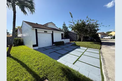 1160 SW 111th Avenue, Pembroke Pines, FL 33025 - Photo 3