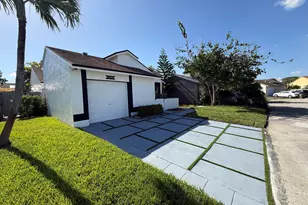 1160 SW 111th Ave, Pembroke Pines, FL 33025 - Photo 3
