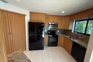 1160 SW 111th Ave, Pembroke Pines, FL 33025 - Photo 11