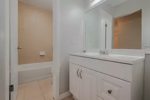 1000 St Charles Pl, Pembroke Pines, FL 33026 - Photo 5