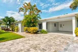 701 SE 1st St, Boynton Beach, FL 33435 - Photo 1
