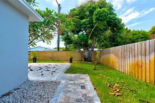 701 SE 1st St, Boynton Beach, FL 33435 - Photo 13