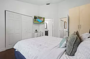 12207 SW 6th St, Pembroke Pines, FL 33025 - Photo 9