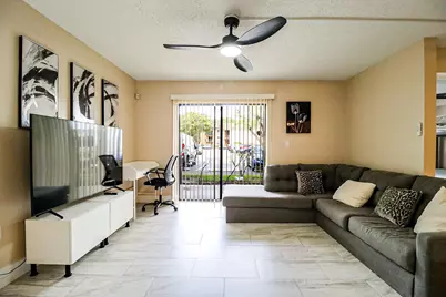 450 Palm Circle W #106, Pembroke Pines, FL 33025 - Photo 13