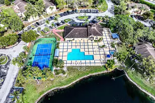 450 Palm Cir W, Pembroke Pines, FL 33025 - Photo 73