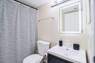 450 Palm Cir W, Pembroke Pines, FL 33025 - Photo 25