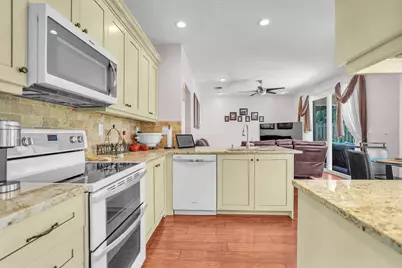 317 E Garden Cove Circle, Davie, FL 33325 - Photo 19
